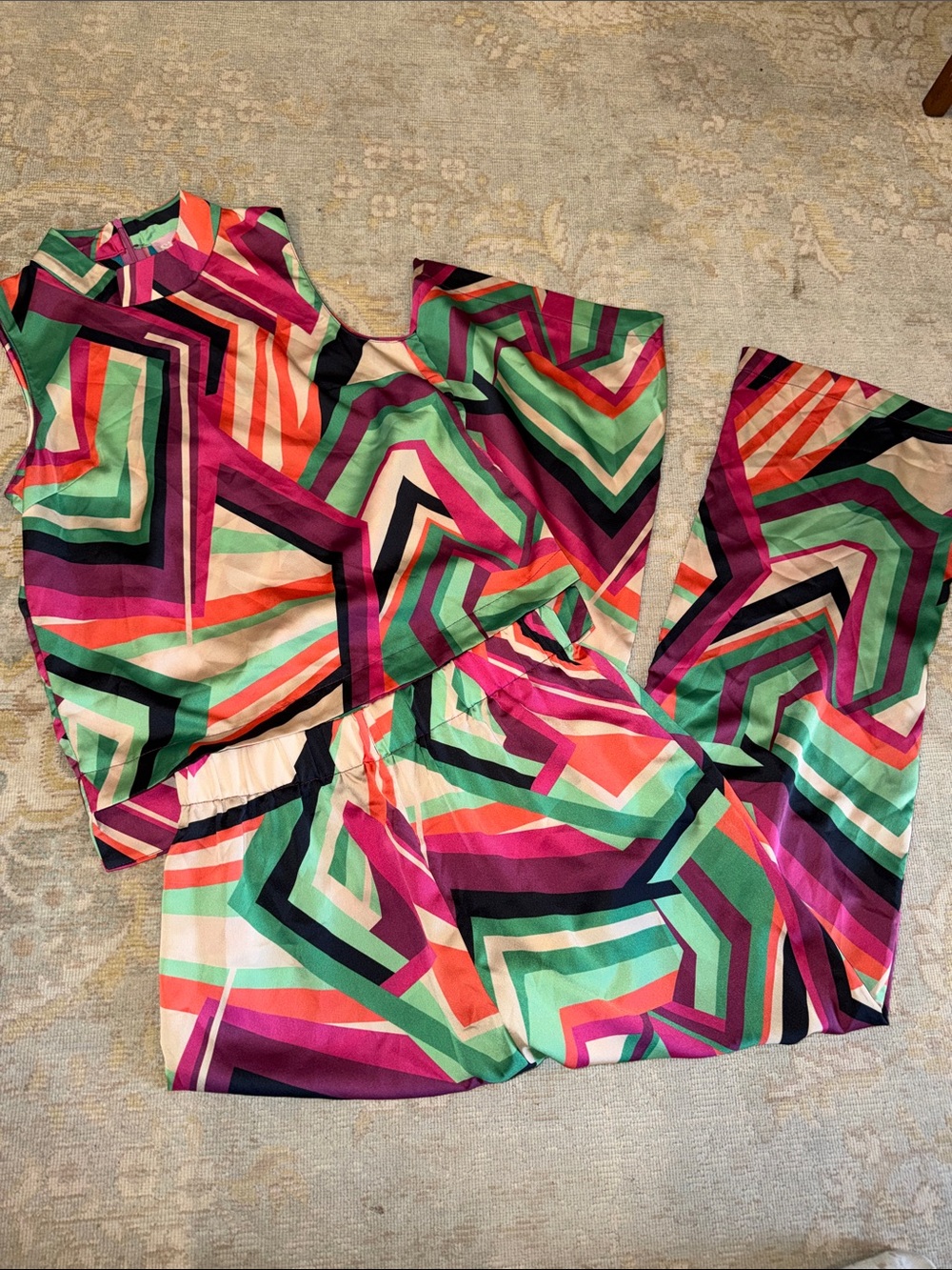 Sincerely Ours Set. Women’s Multicolor Wide-Leg pants and sleeveless blouse